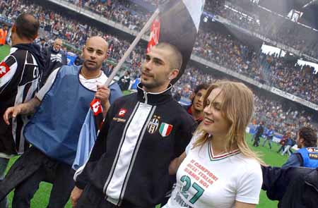 沪媒：申花3名外援合同到期，下周亚冠成终极大考定去留（沪媒称申花三外援合约将满，下周亚冠或成去留关键战）