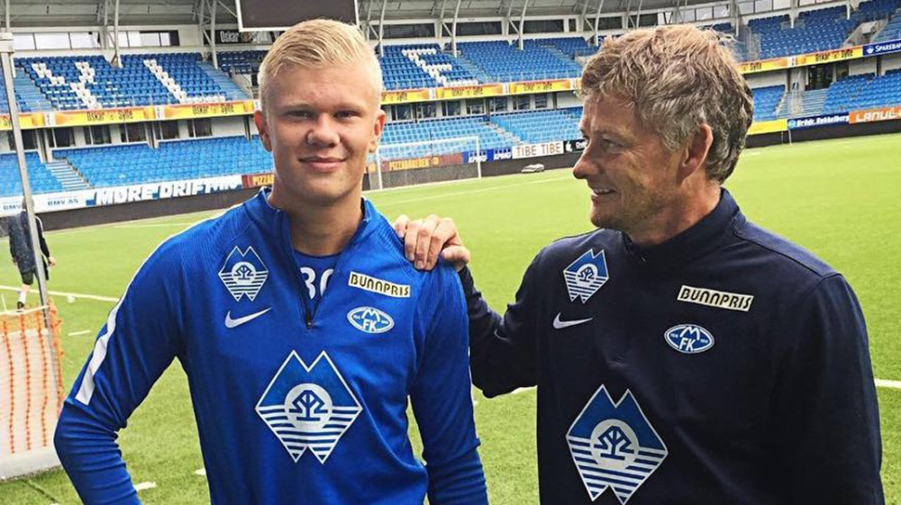 记者：明日拉米罗将携李睿跃出席国安赛前新闻发布会（记者消息：拉米罗明日携李睿跃出席国安赛前发布会）