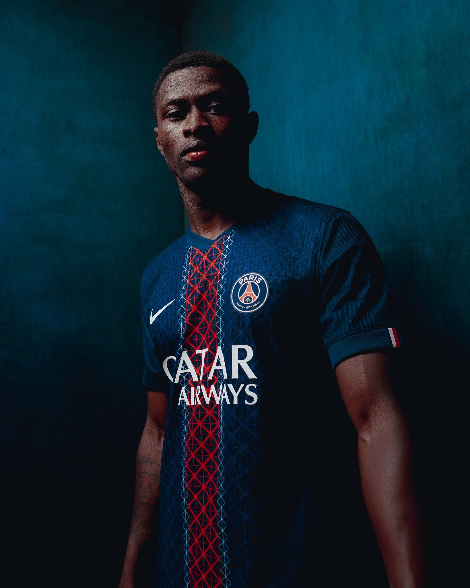 因在电视直播中庆祝国米绝杀，两名意天空实习生被解雇（直播为国米绝杀欢呼，意天空两名实习生遭解聘）