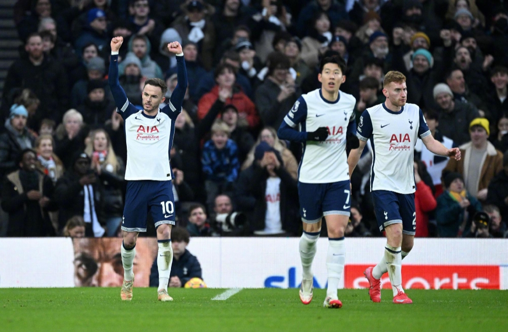 曼城英超33分紧追阿森纳，五项数据领跑联赛（曼城英超积33分逼近阿森纳，五项统计高居榜首）