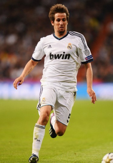 皇马吸金石 阿斯：伯纳乌本赛季营收预计突破4亿欧元（阿斯：伯纳乌成皇马摇钱树，本赛季营收预计超4亿欧元）