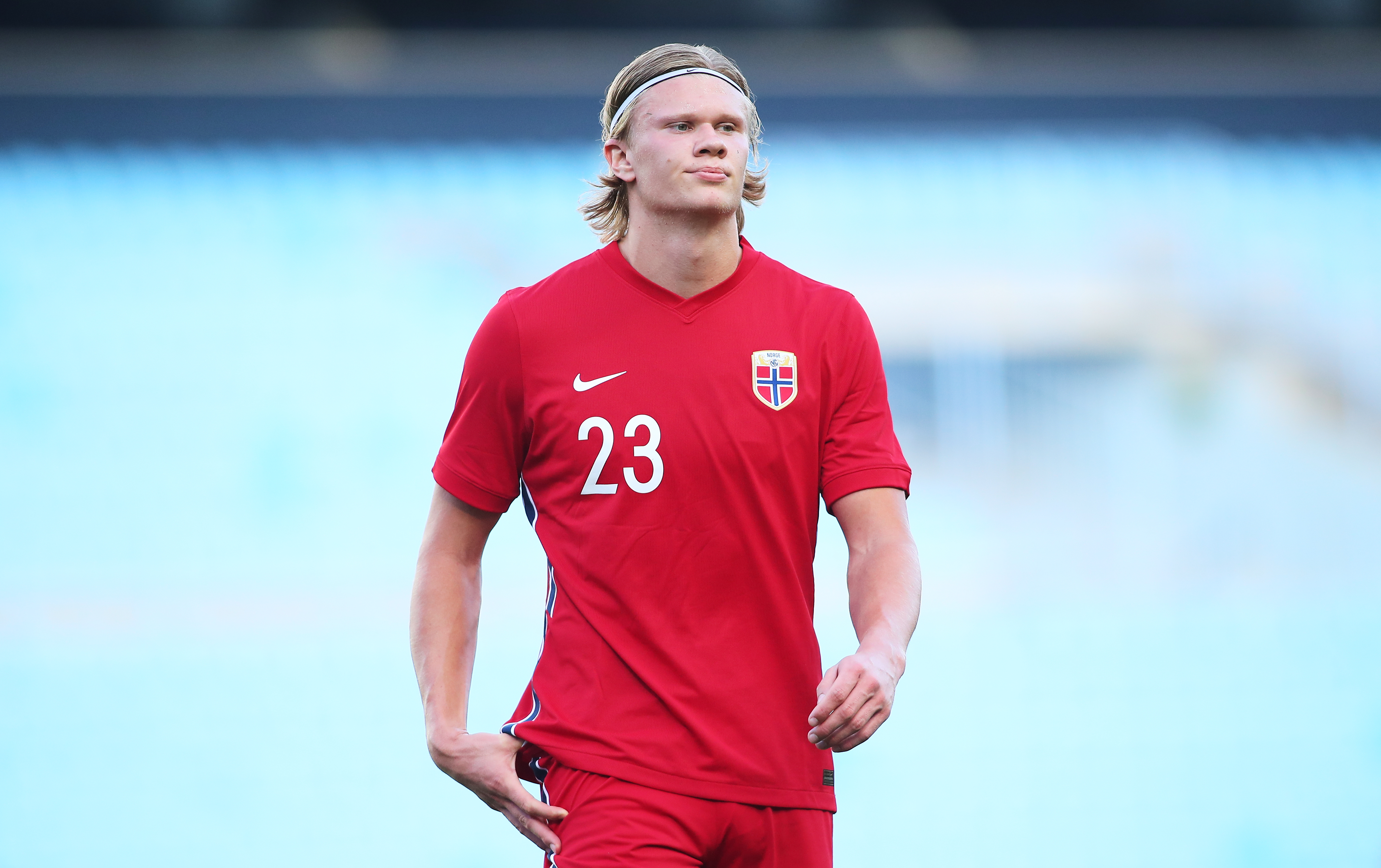 囧叔向裁判施压后染红，罗基：容忍这种行为问题会越来越严重（囧叔施压裁判遭红牌，罗基警告：若继续纵容，问题只会恶化）