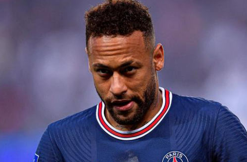 约基奇三双稳定输出率掘金大胜（约基奇三双如常发挥，掘金轻松大胜）